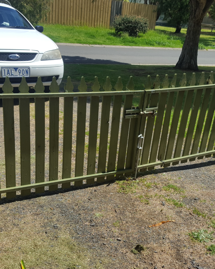 fence-repair-gate-swing